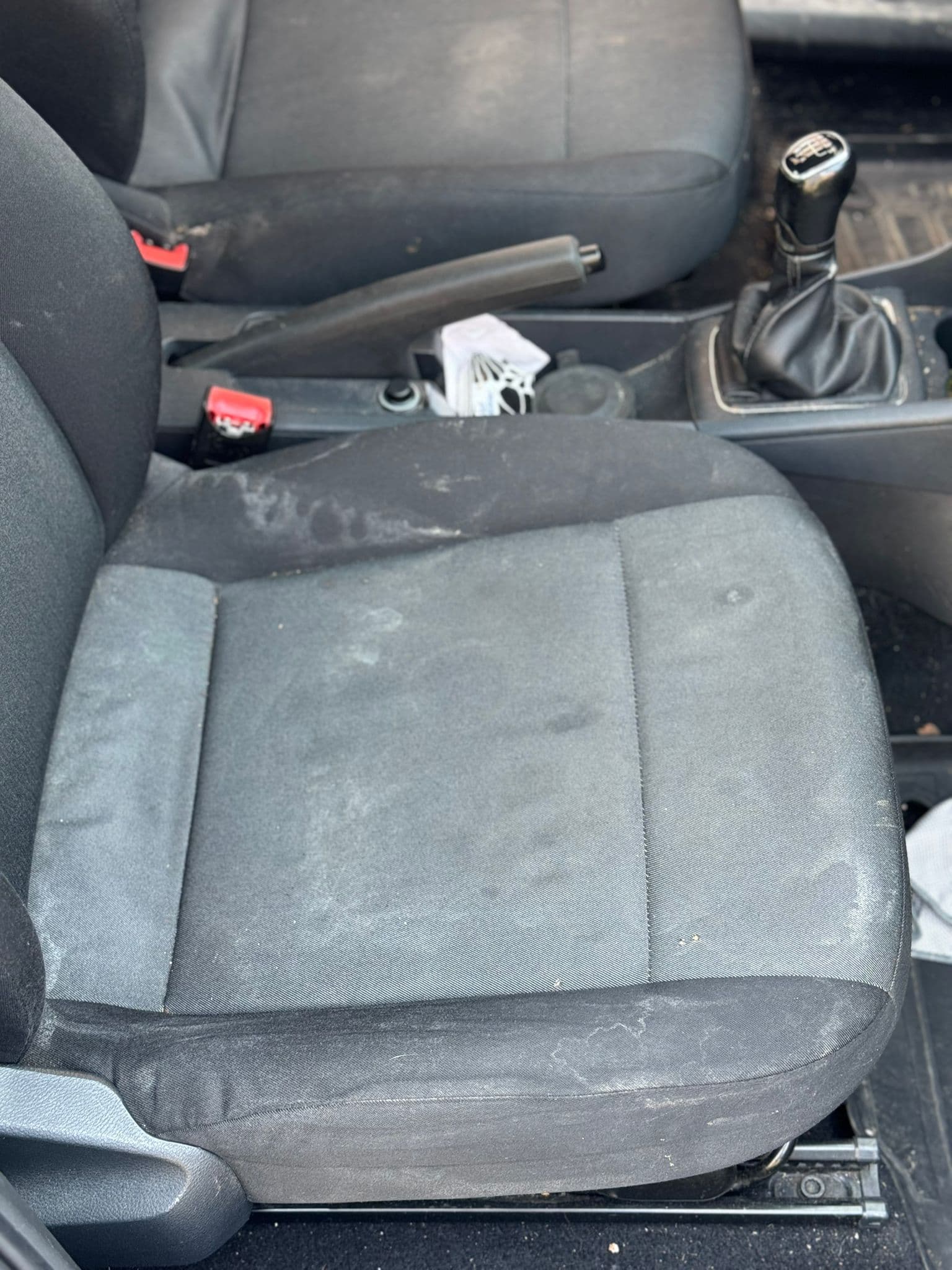 Tapacir automobila pre dubinskog pranja u Autoperionici Jeti, Železnik