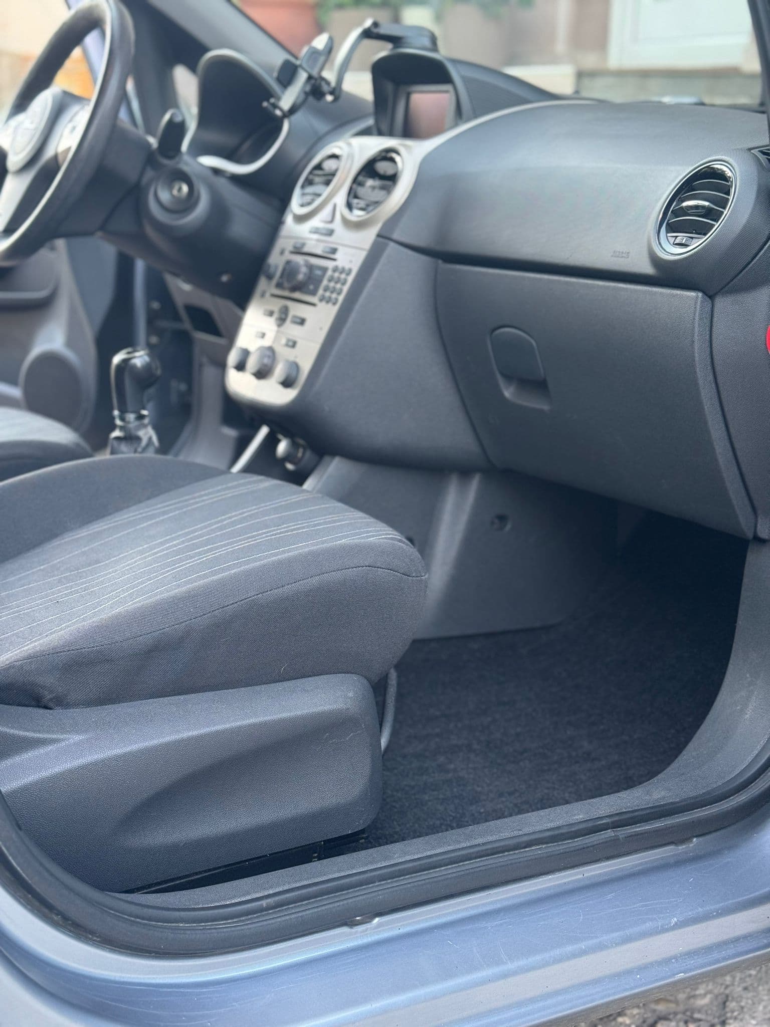 Enterijer automobila posle dubinskog pranja u Autoperionici Jeti, Železnik